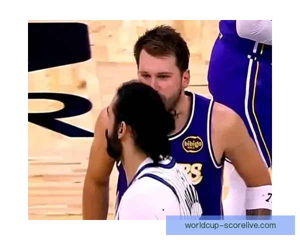 东契奇唇语还原骂战细节 当场怒怼比塔泽涉及家人言辞